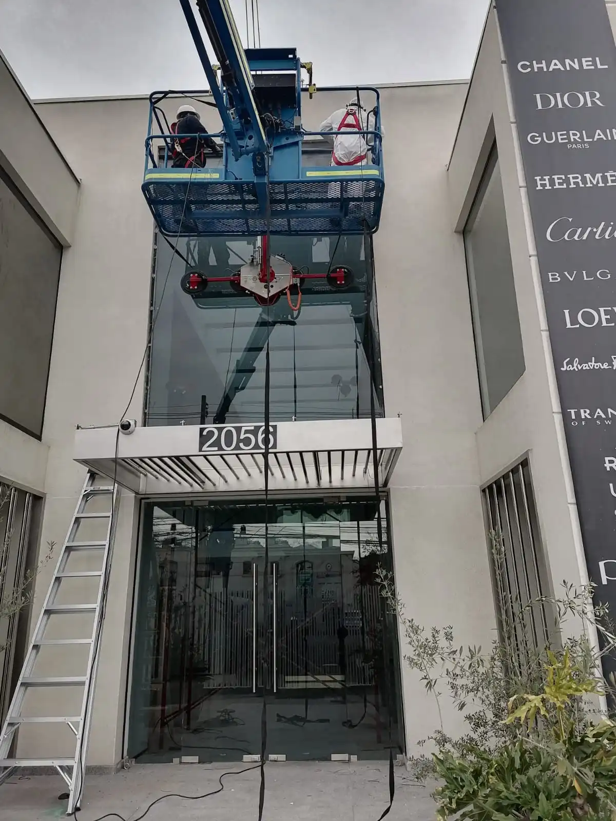 Cambio de vidrios en altura en edificio institucional