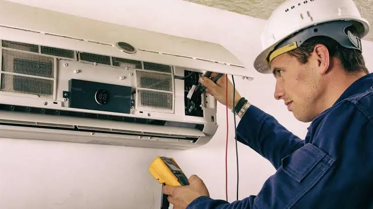 Instalación de equipos de climatización en recinto de uso público