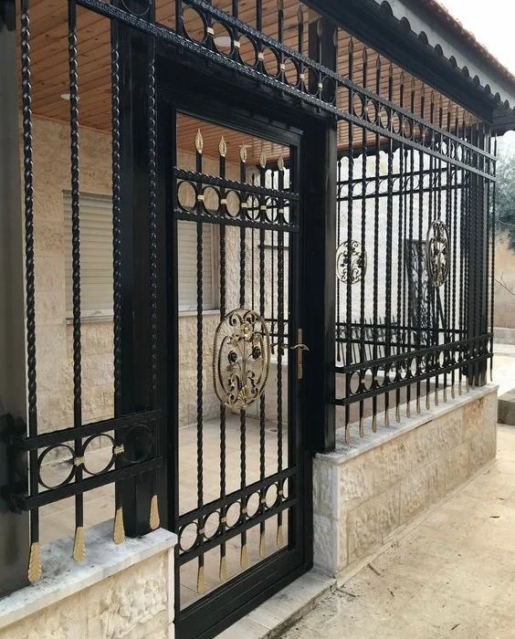 Instalación de rejas y protecciones metálicas en institución educacional